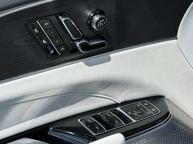Used 2025 Cadillac Lyriq Sport AWD/4WD image 14