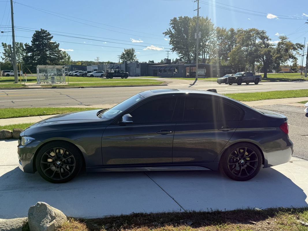 Used 2017 BMW 340i xDrive Sedan AWD/4WD image 2
