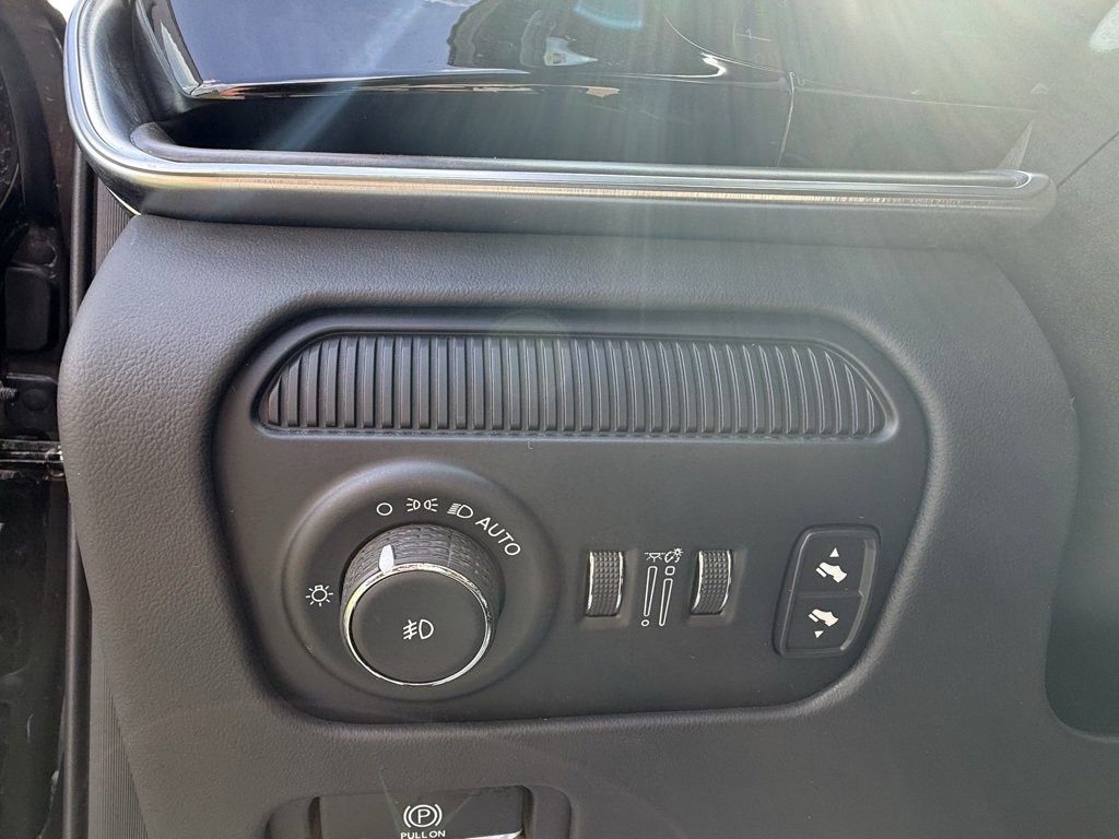 Used 2023 Jeep Grand Wagoneer Series II image 14