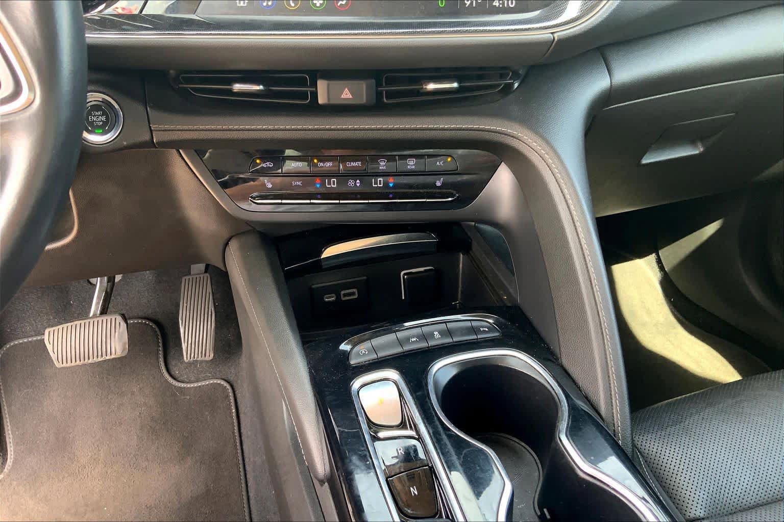 Used 2022 Buick Envision Essence w/ Safety Package FWD image 32