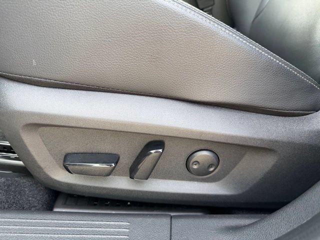 Used 2025 Nissan Rogue SL AWD/4WD image 18
