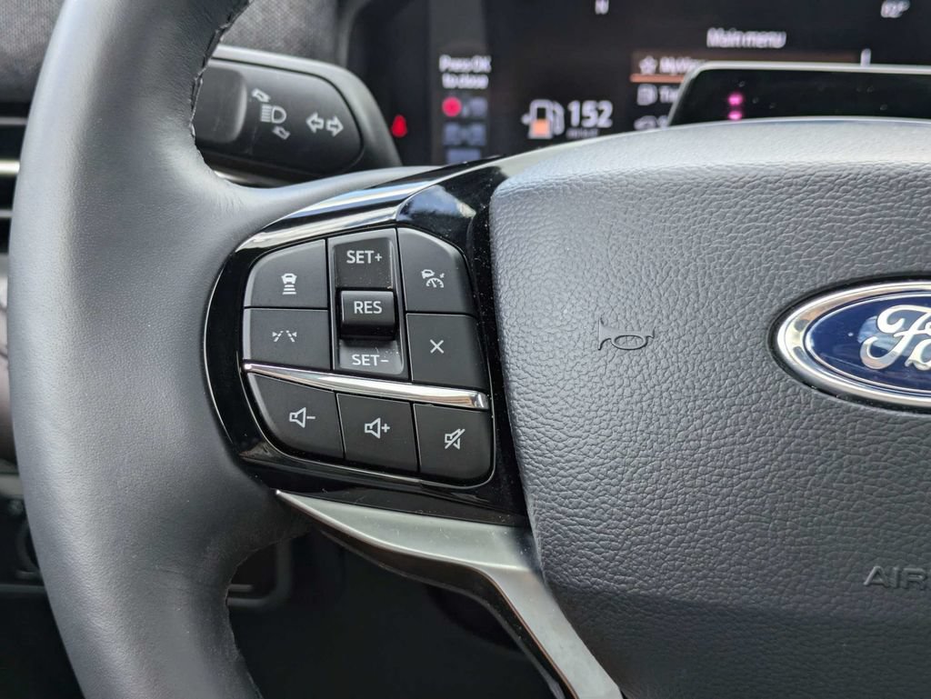 Certified 2026 Ford Explorer Platinum RWD image 28