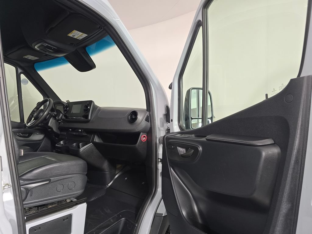 Used 2021 Mercedes-Benz Sprinter 2500 image 11