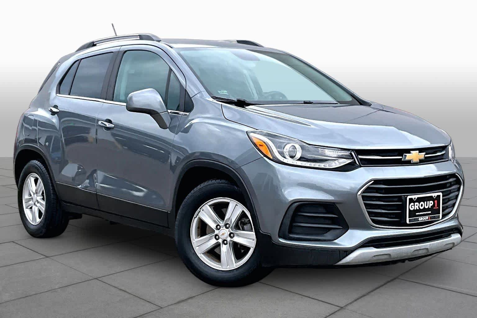 Used 2019 Chevrolet Trax LT w/ LT Convenience Package FWD image 3