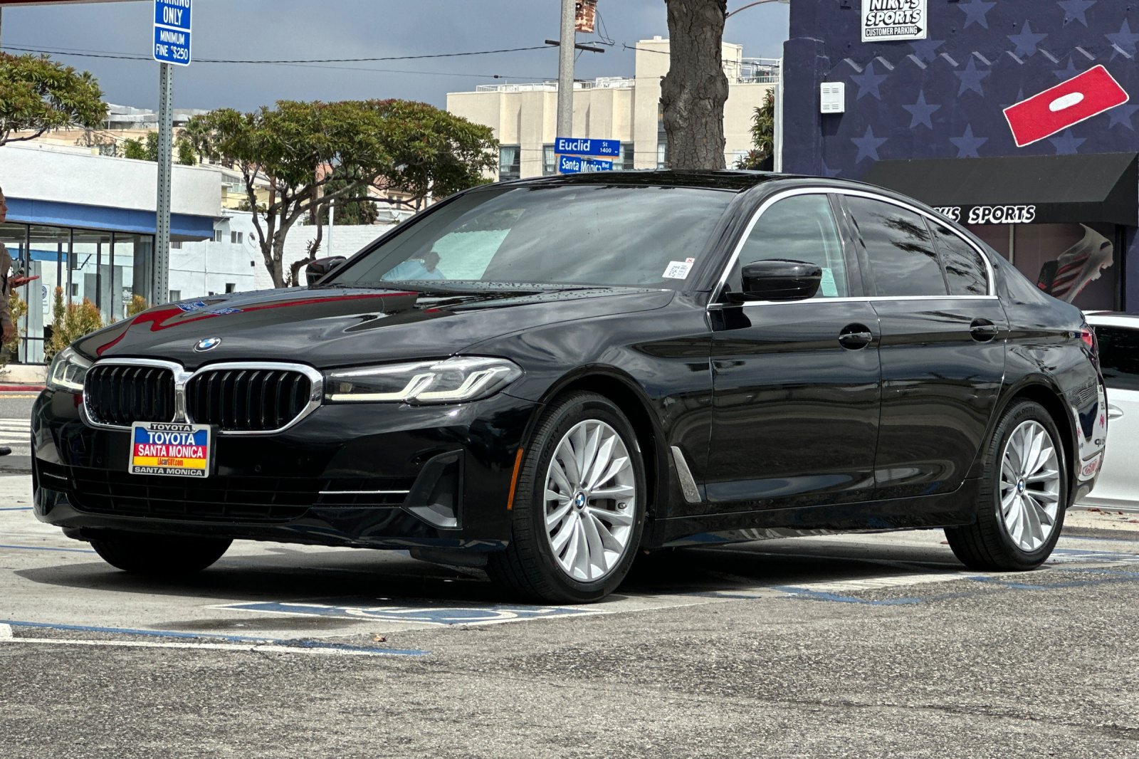Used 2021 BMW 530i w/ Convenience Package RWD image 8
