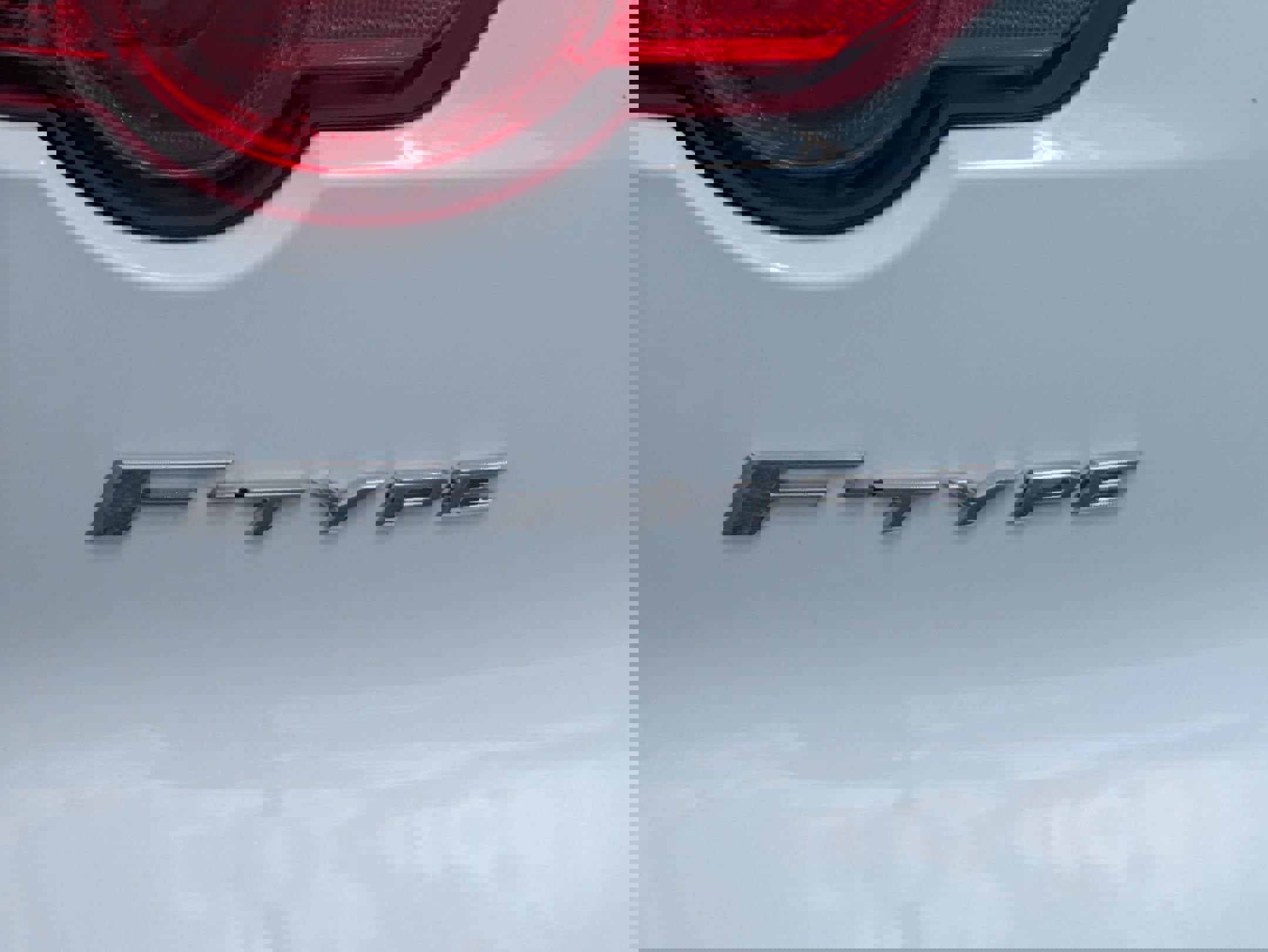 Used 2017 Jaguar F-TYPE R image 27