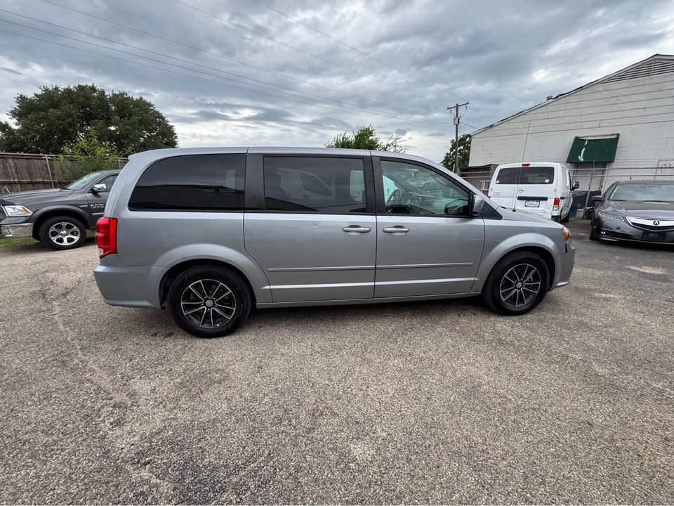 Used 2015 Dodge Grand Caravan R/T image 13