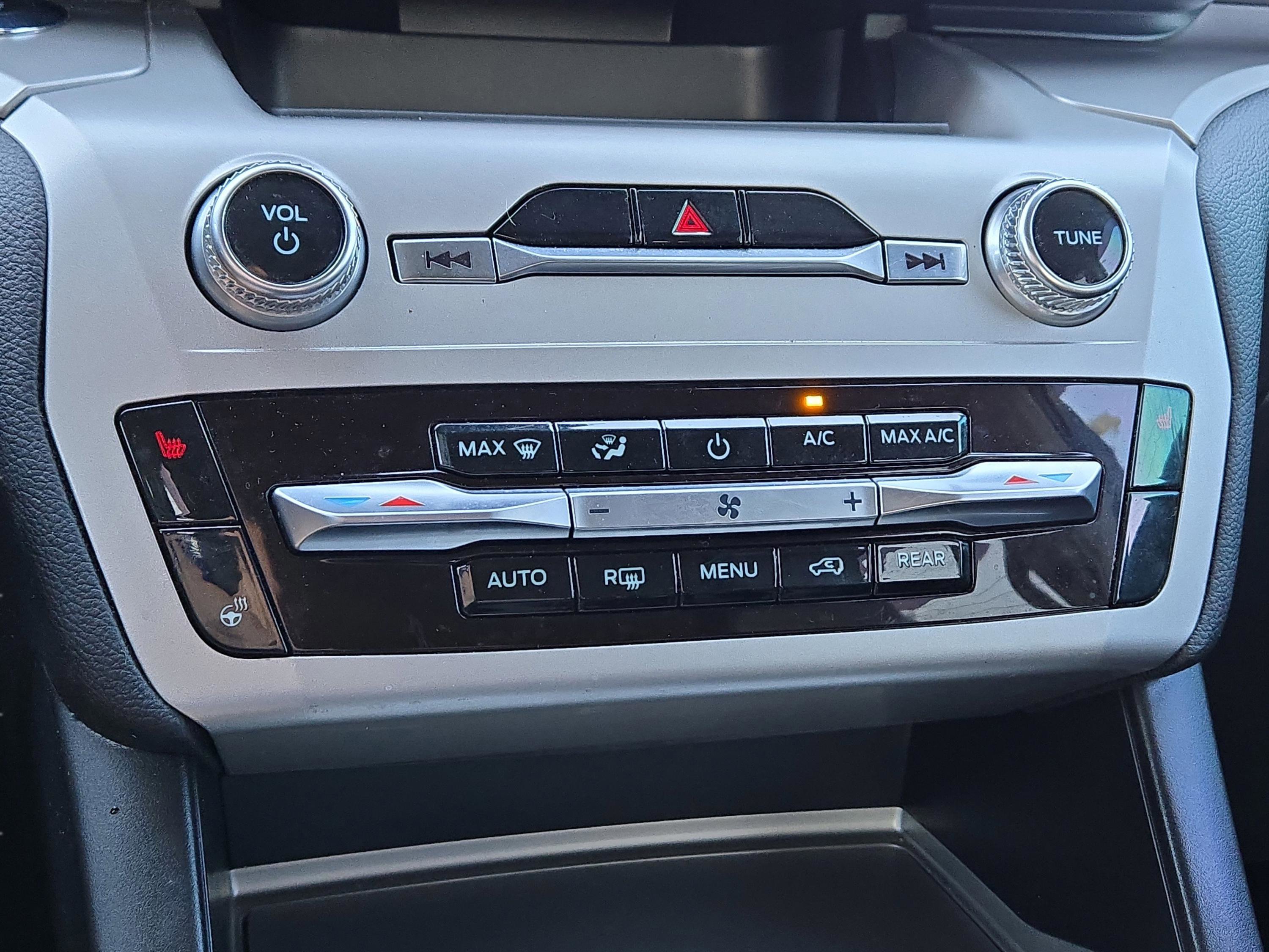 Used 2022 Ford Explorer XLT w/ Equipment Group 202A image 31