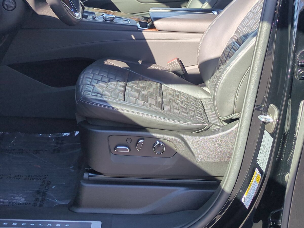 Used 2022 Cadillac Escalade Sport Platinum w/ Heavy-Duty Trailer Package AWD/4WD image 12