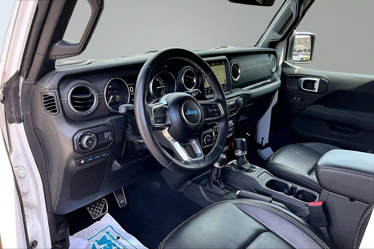 Used 2023 Jeep Wrangler Unlimited Sahara w/ Cold Weather Group AWD/4WD image 11