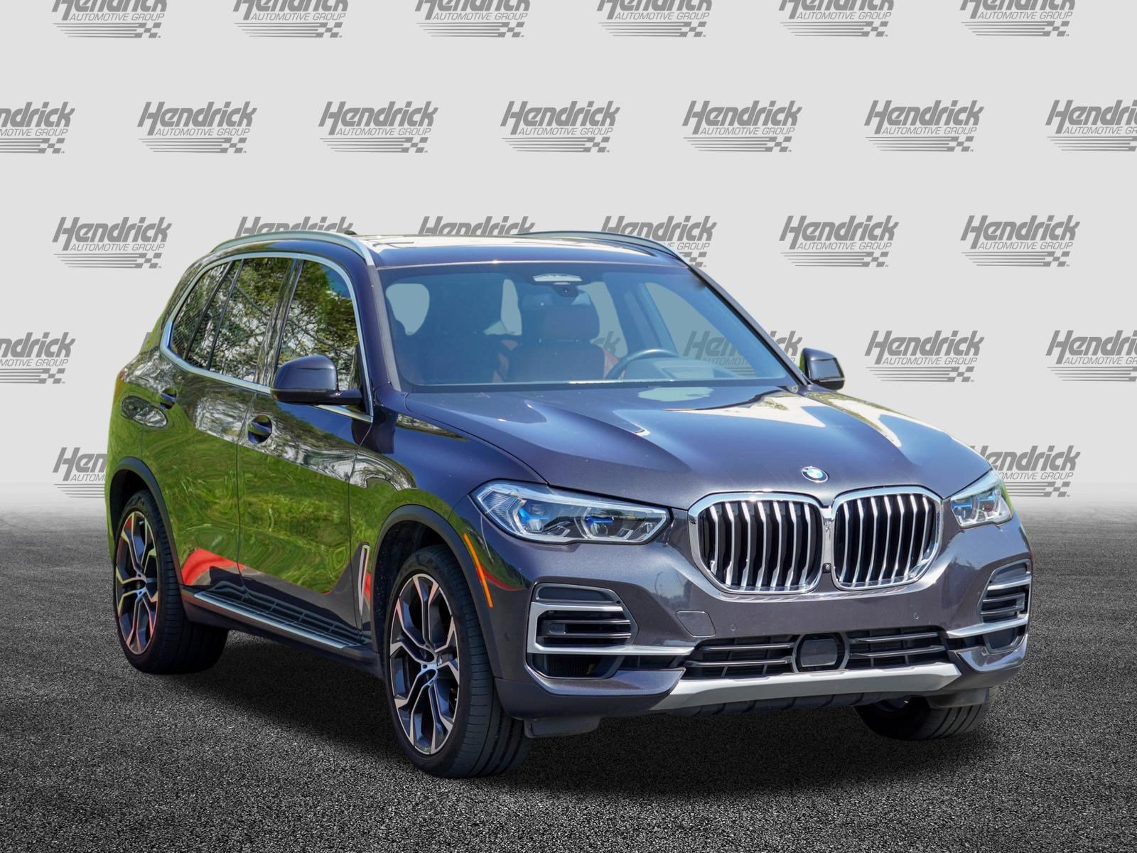 Used 2022 BMW X5 xDrive40i w/ Executive Package AWD/4WD image 2