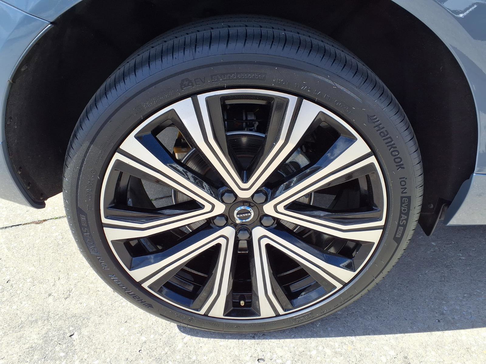 Certified 2023 Volvo XC60 B5 Ultimate w/ Climate Package FWD image 9