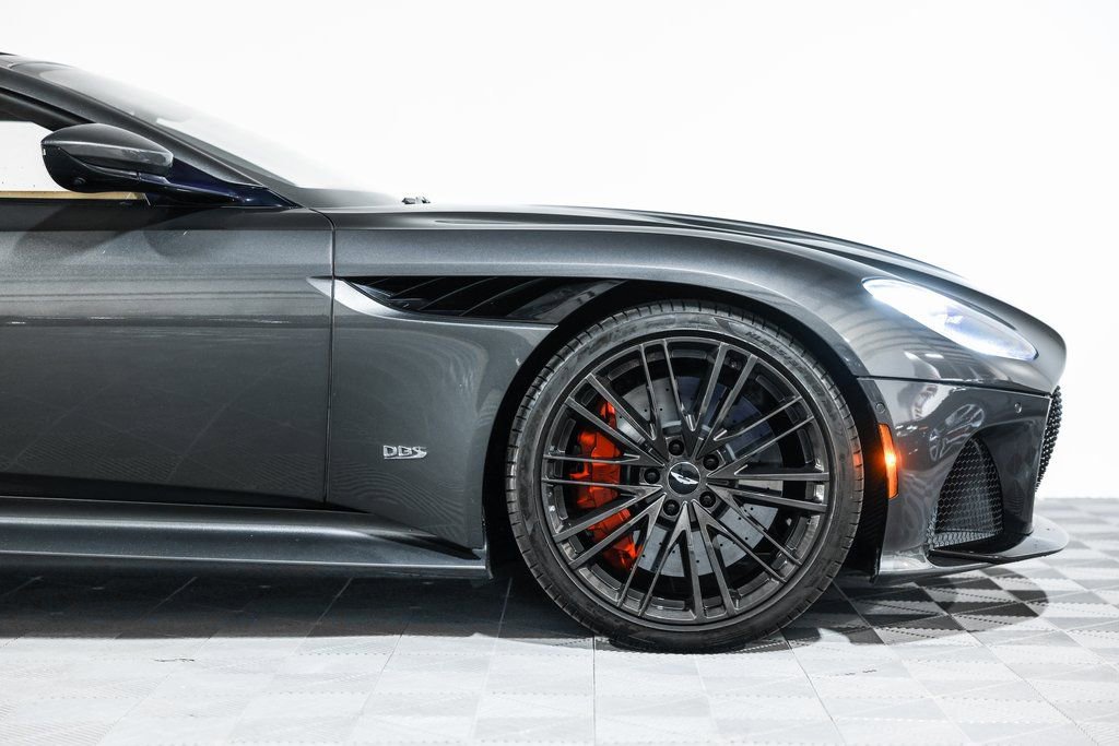 Used 2021 Aston Martin DBS Superleggera Volante image 3