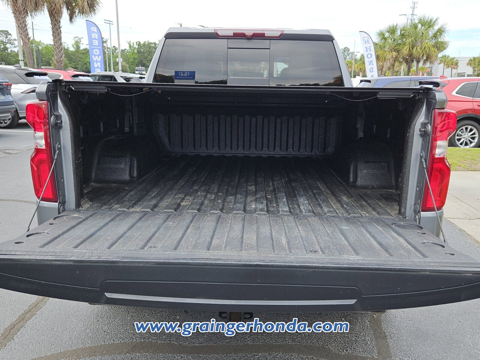 Used 2022 Chevrolet Silverado 1500 LTZ w/ LTZ Convenience Package II AWD/4WD image 13