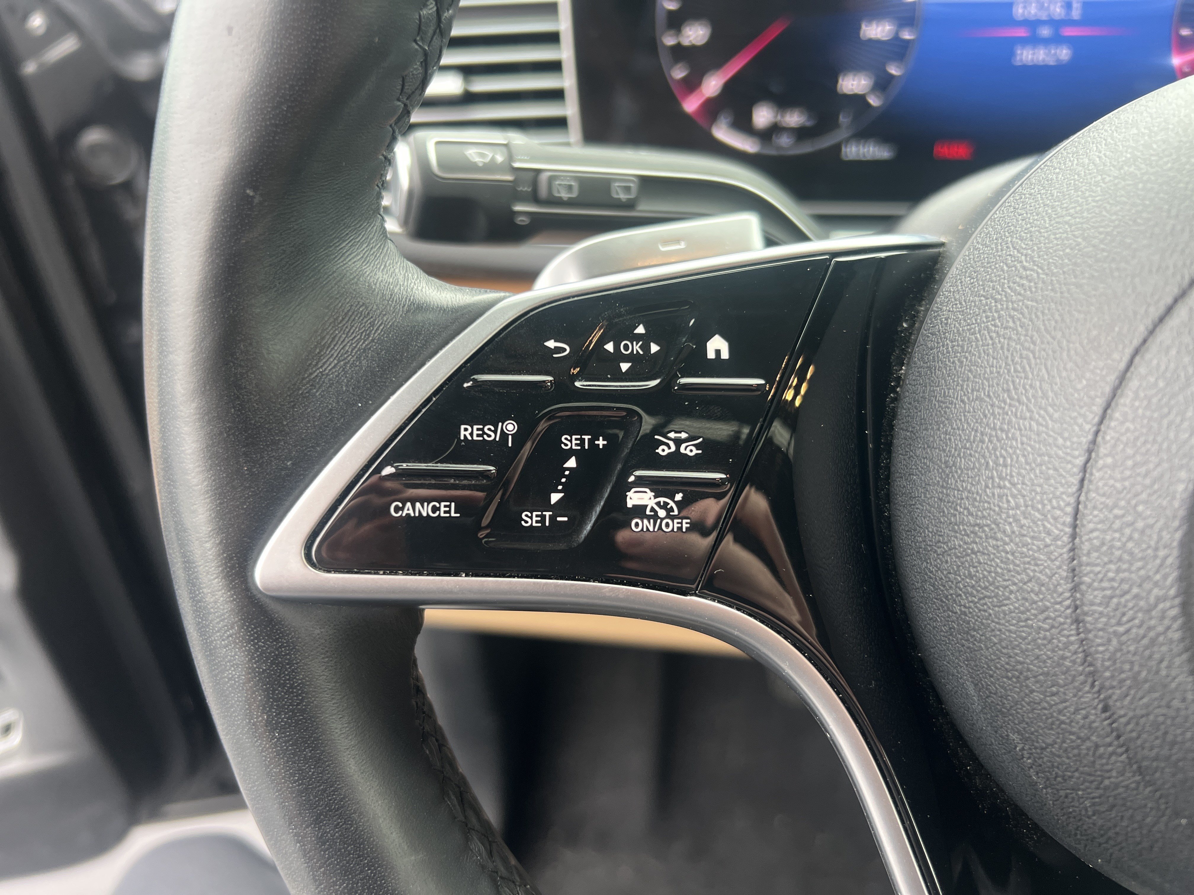 Certified 2024 Mercedes-Benz GLE 350 4MATIC w/ Driver Assistance Package image 19