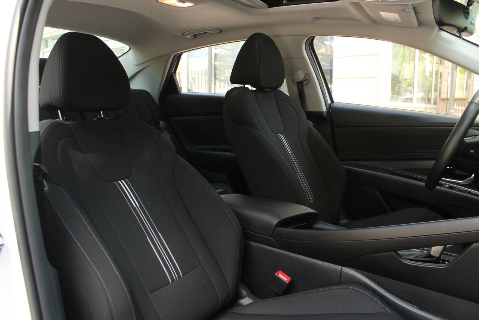 Used 2025 Hyundai Elantra SEL FWD image 27