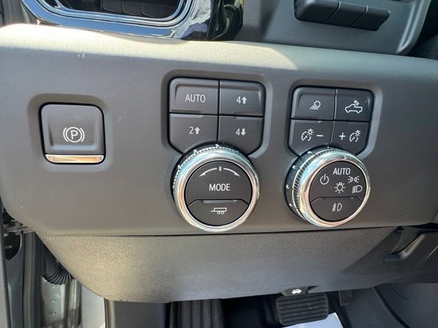 Certified 2025 GMC Sierra 3500 AT4 w/ Technology Package AWD/4WD image 36