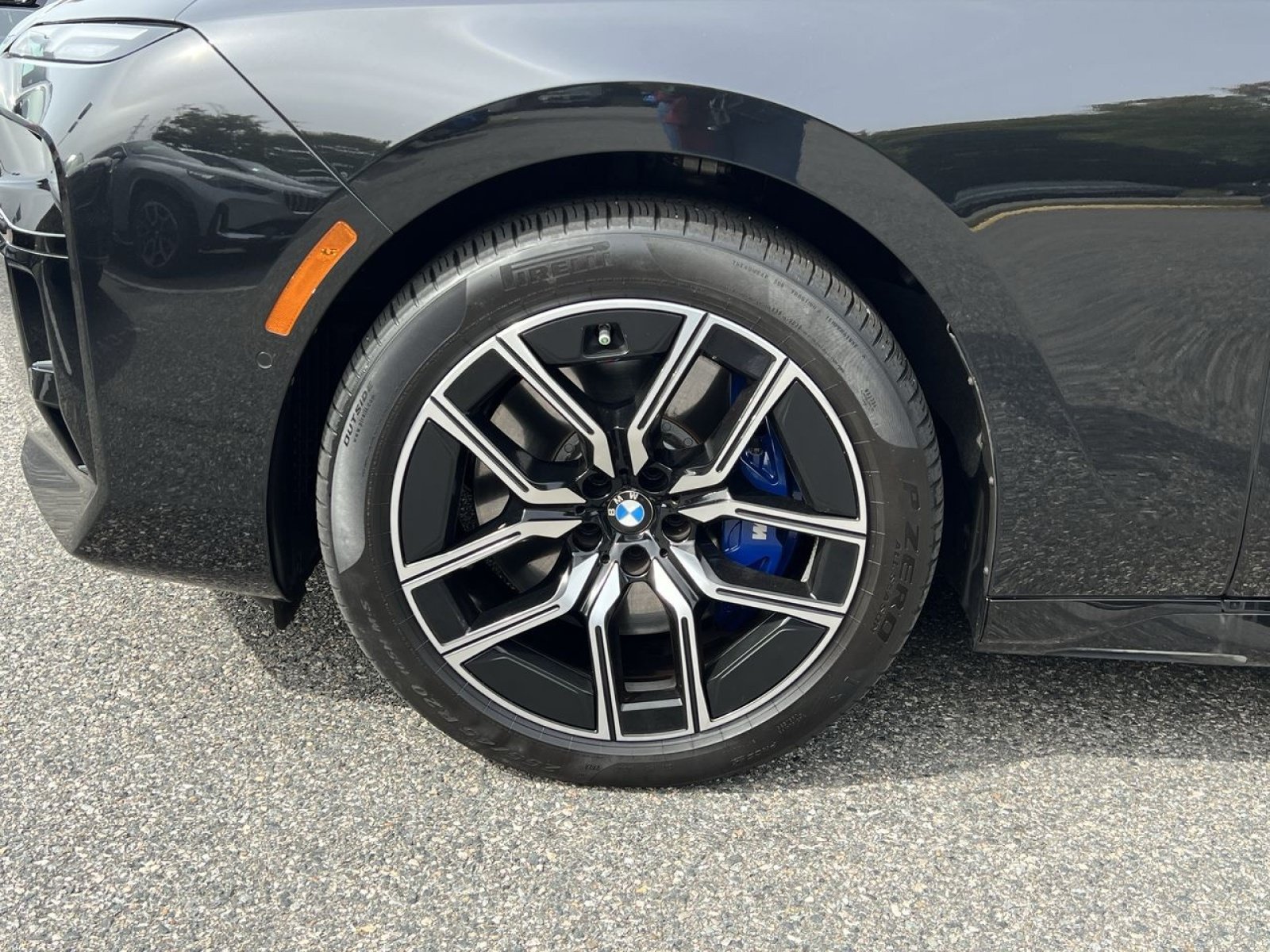 Used 2025 BMW 740i xDrive AWD/4WD image 9