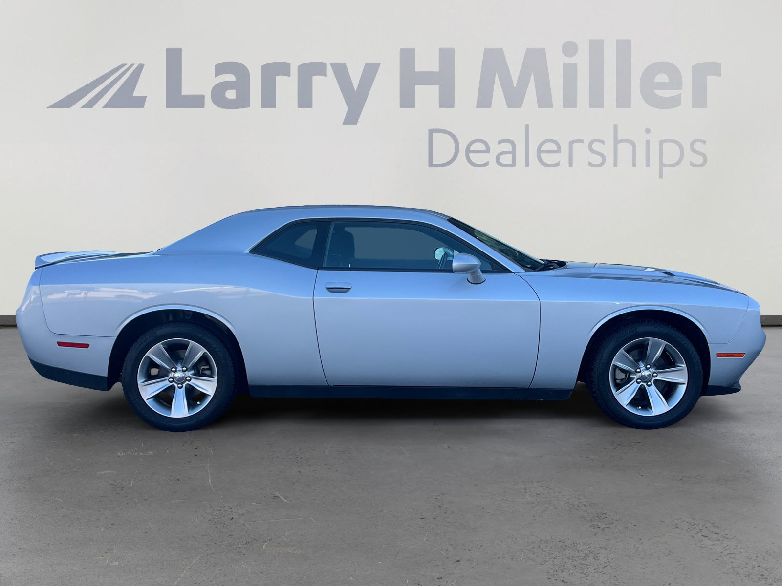 Used 2022 Dodge Challenger SXT image 6