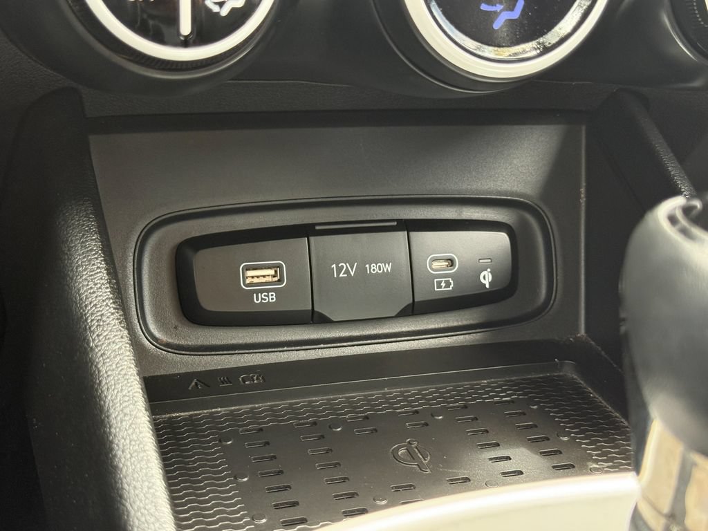 Used 2024 Hyundai Venue Limited FWD image 23