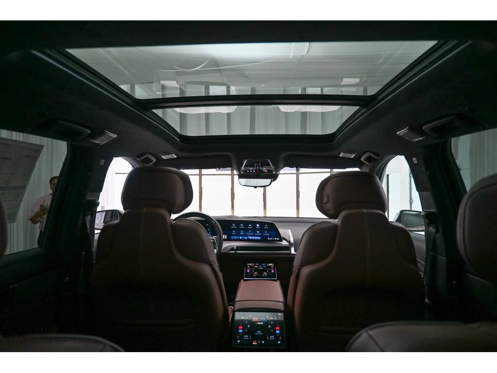 New 2027 Cadillac Vistiq Platinum AWD/4WD image 16