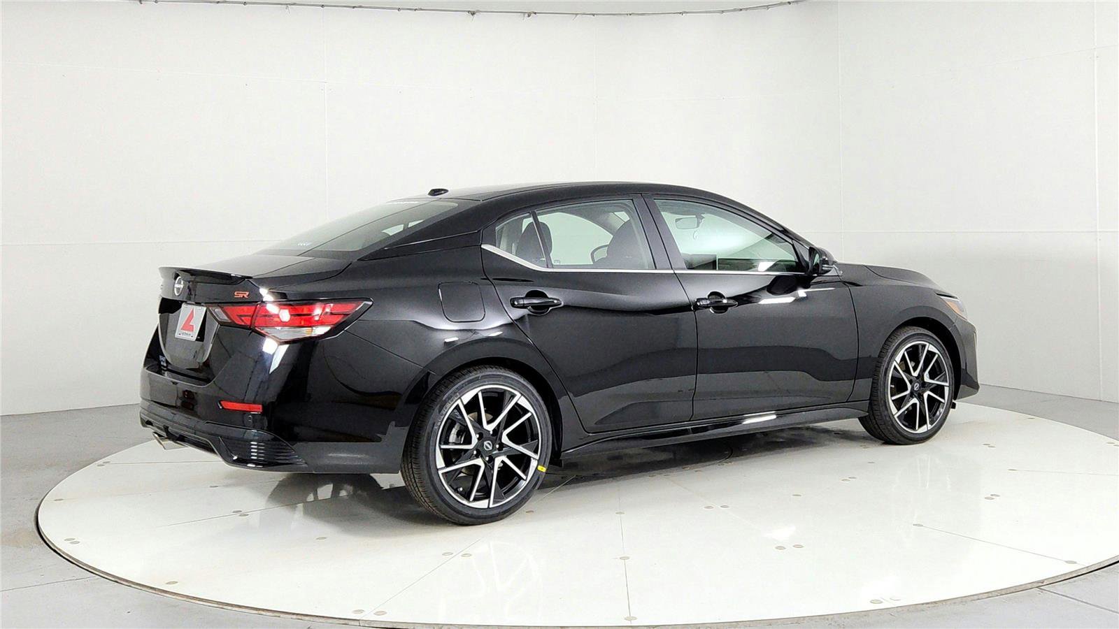 Used 2024 Nissan Sentra SR w/ Trunk Package FWD image 5
