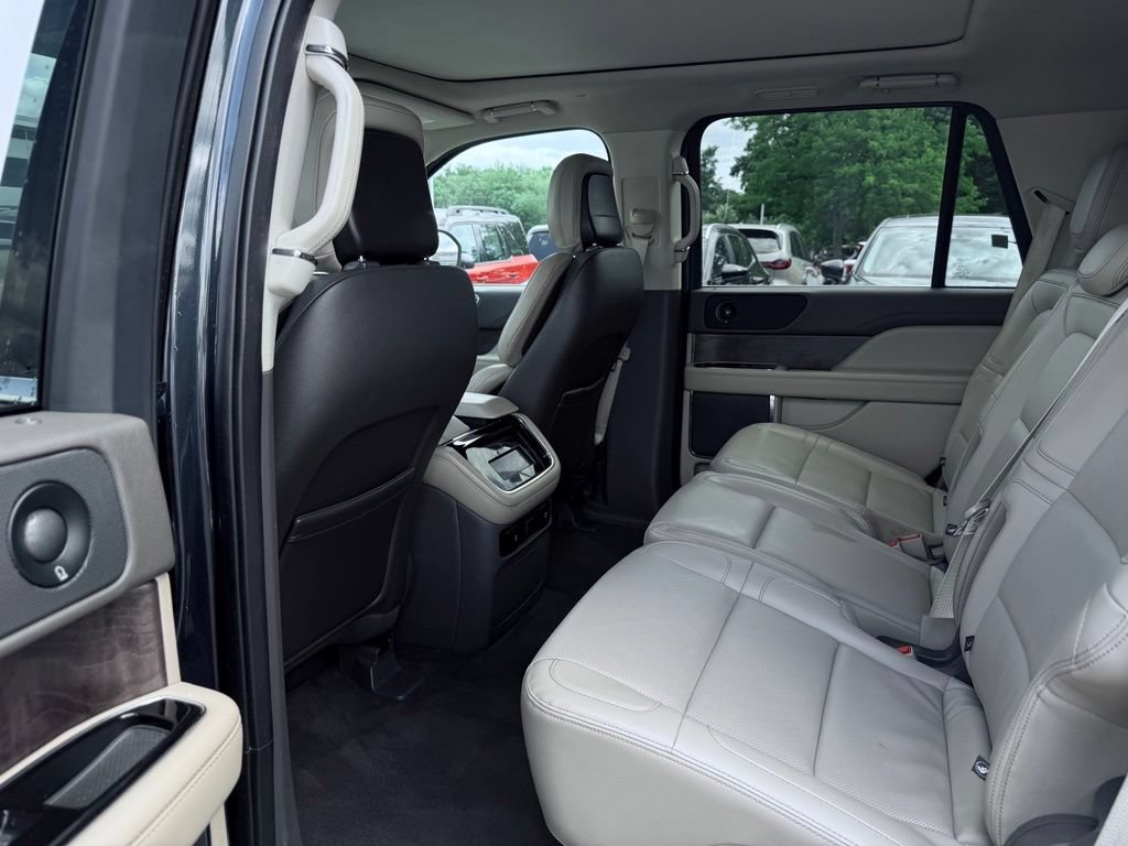 Used 2022 Lincoln Navigator 4WD image 26
