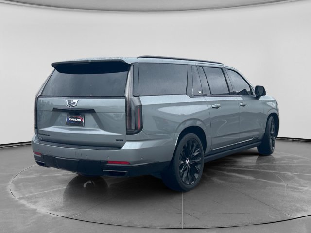 Used 2026 Cadillac Escalade ESV Platinum Sport w/ LPO, ONYX Package AWD/4WD image 3