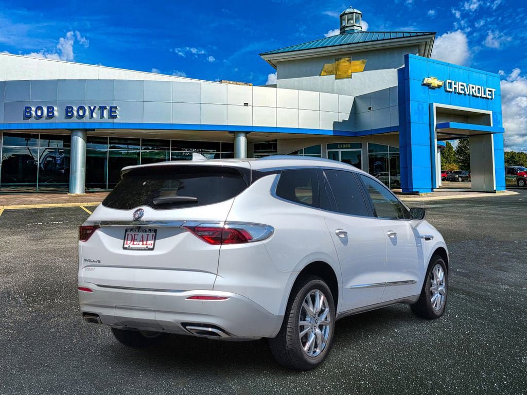 Used 2023 Buick Enclave Essence w/ Experience Buick Package image 3