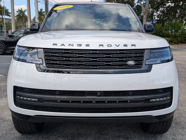 Used 2024 Land Rover Range Rover SE image 2
