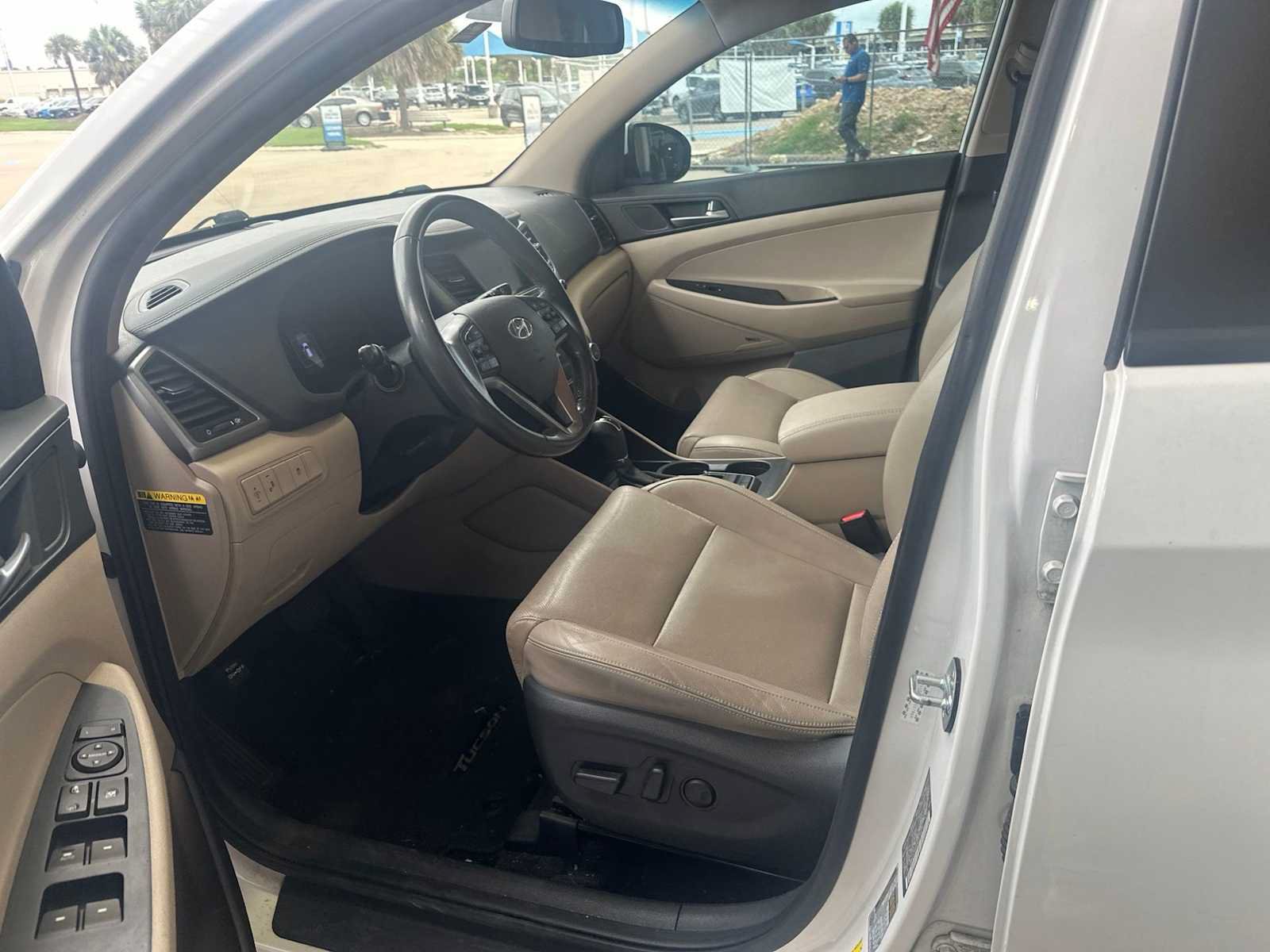 Used 2017 Hyundai Tucson SE Plus w/ Cargo Package FWD image 6