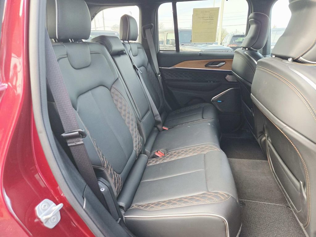 Used 2022 Jeep Grand Cherokee Summit image 16