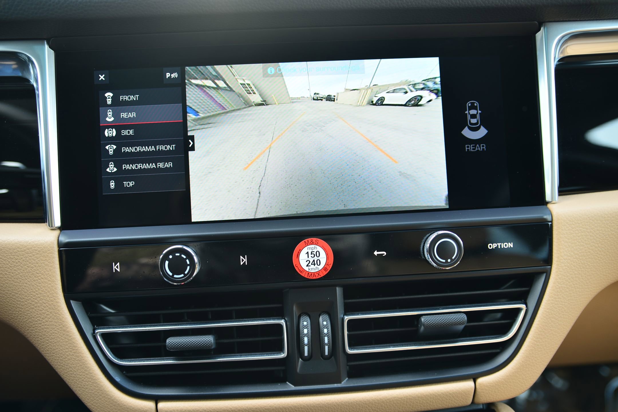 Certified 2025 Porsche Macan image 33