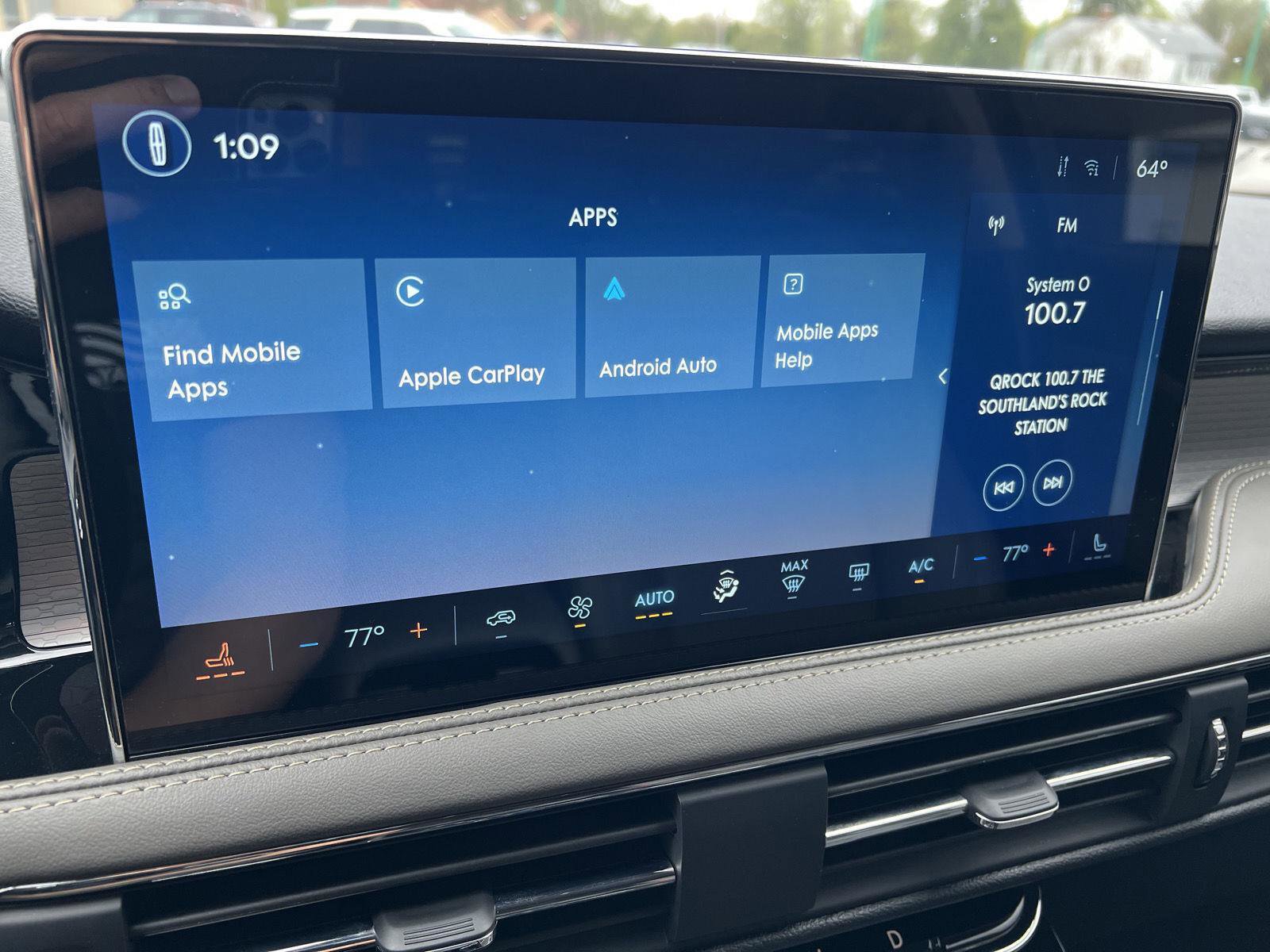 Used 2025 Lincoln Corsair AWD image 29