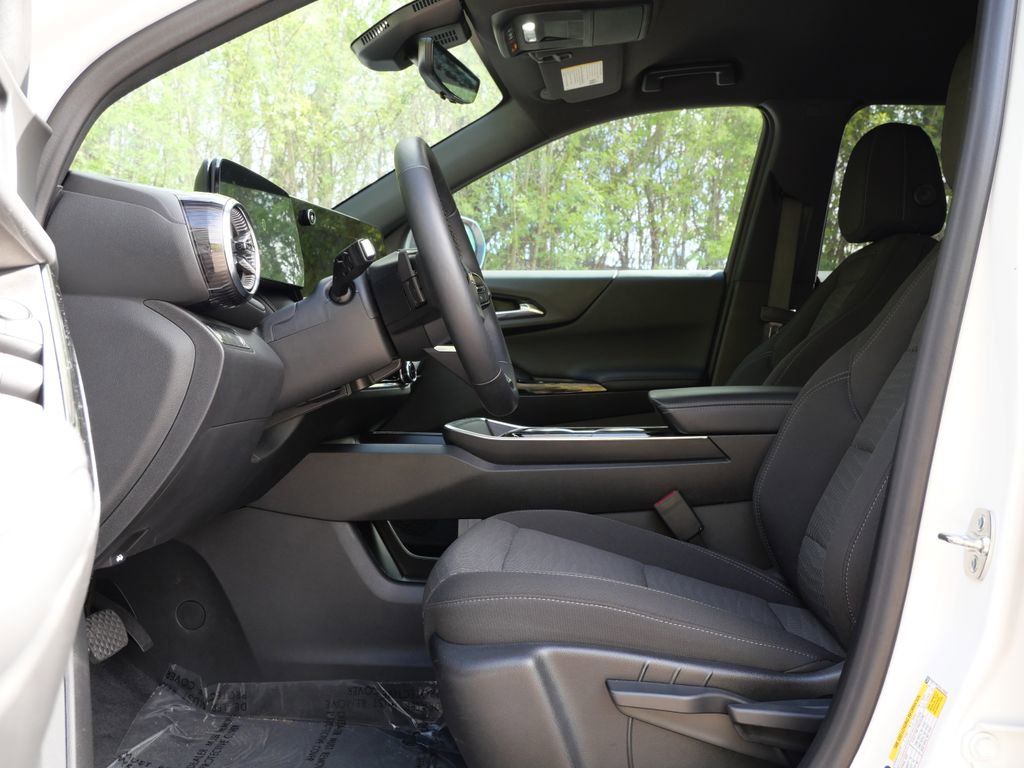 Used 2025 Chevrolet Equinox LT w/ Safety and Technology Package FWD image 13