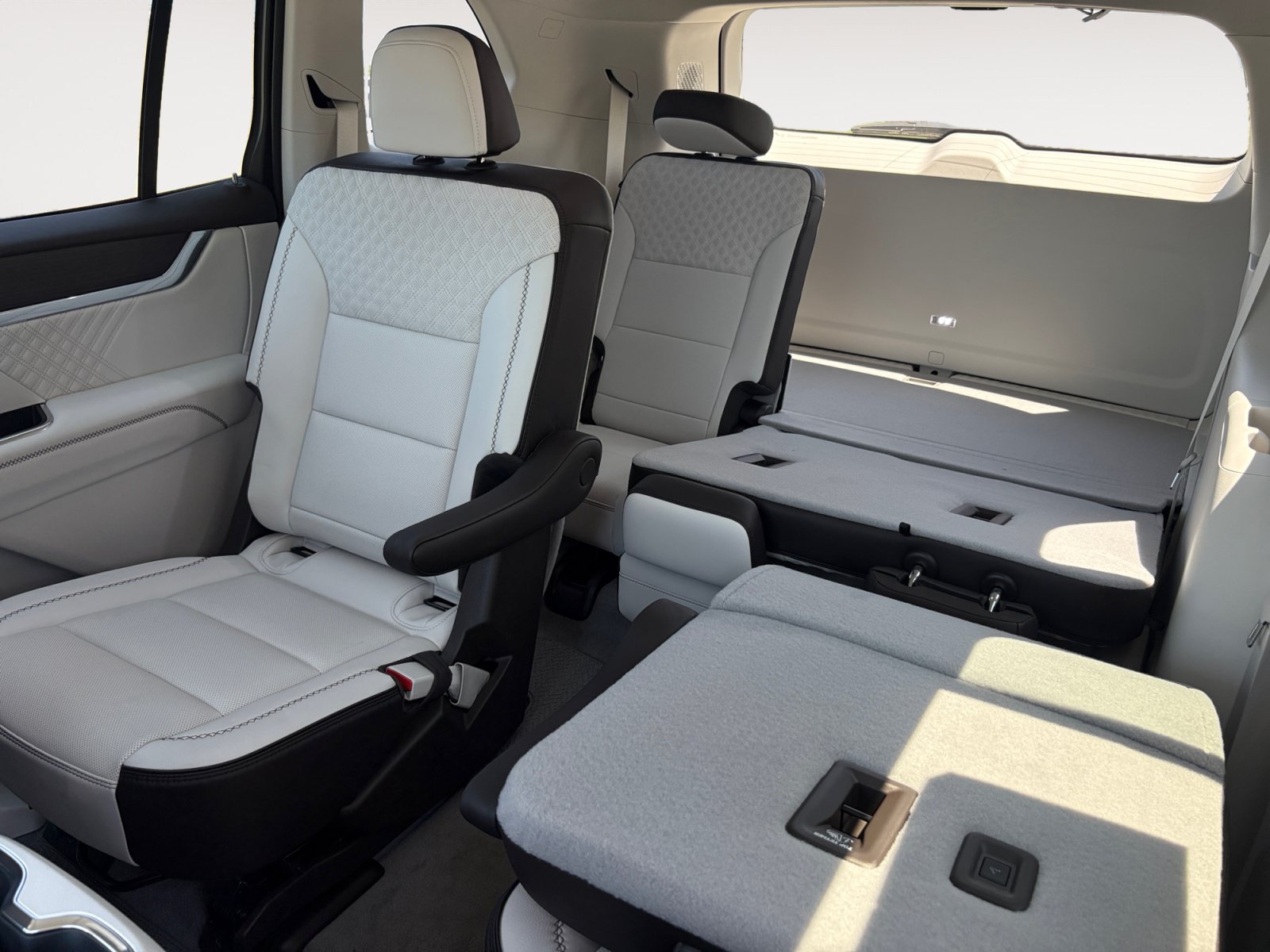 New 2026 GMC Acadia Denali w/ Super Cruise Package FWD image 13