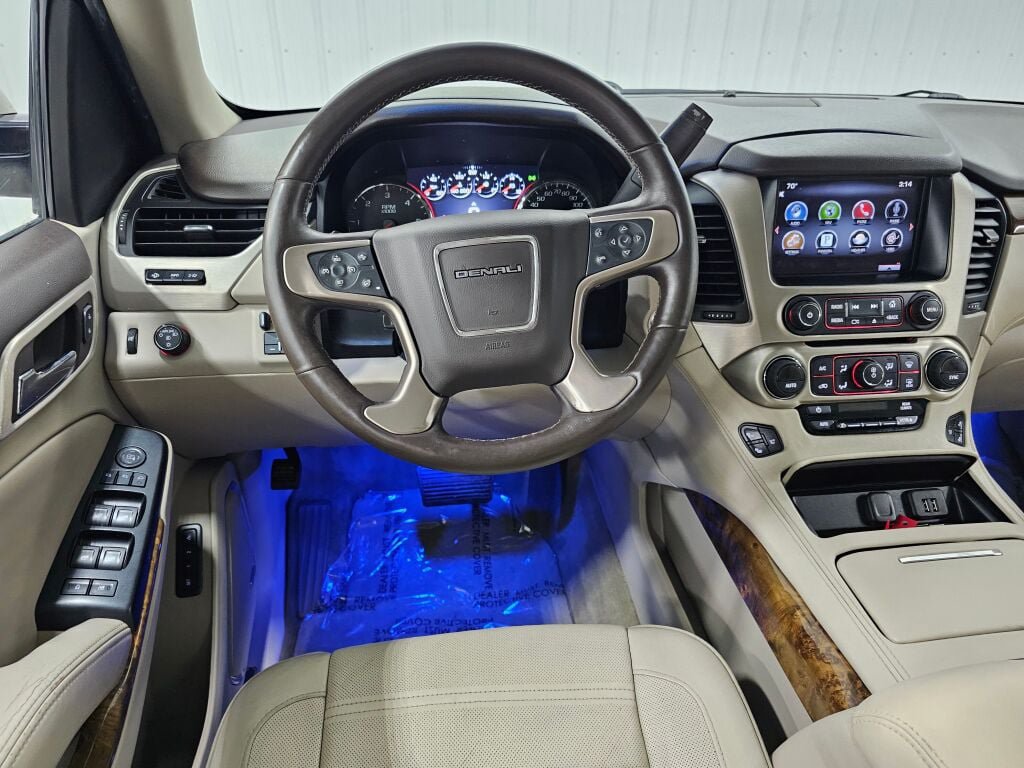 Used 2015 GMC Yukon XL Denali w/ Touring Package RWD image 15