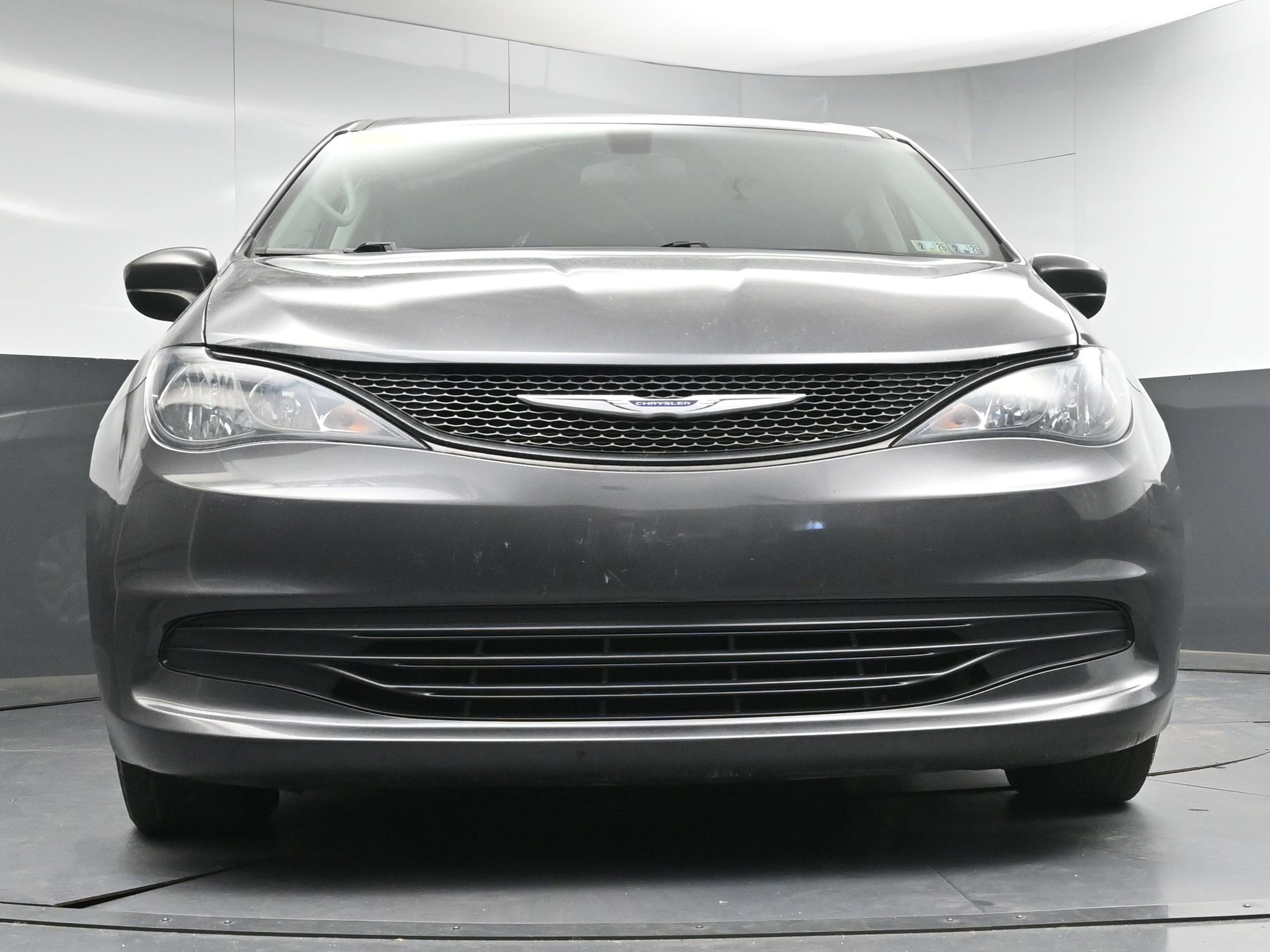 Used 2020 Chrysler Voyager L image 22