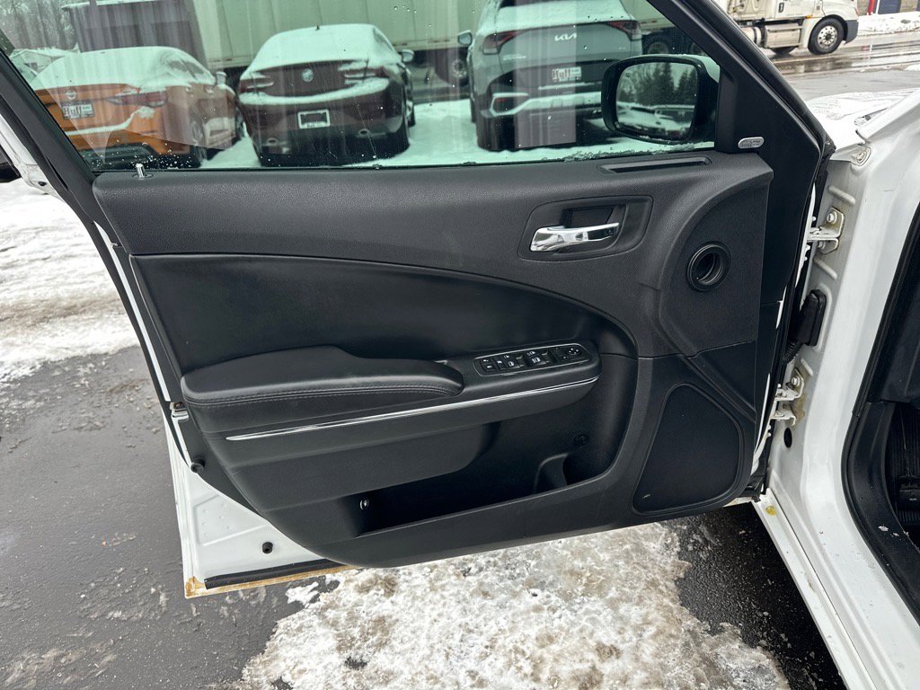 Used 2014 Dodge Charger SXT RWD image 10