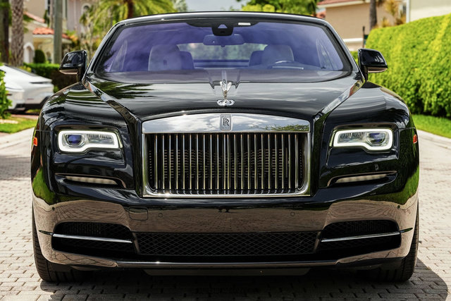 Used 2019 Rolls-Royce Dawn RWD image 15