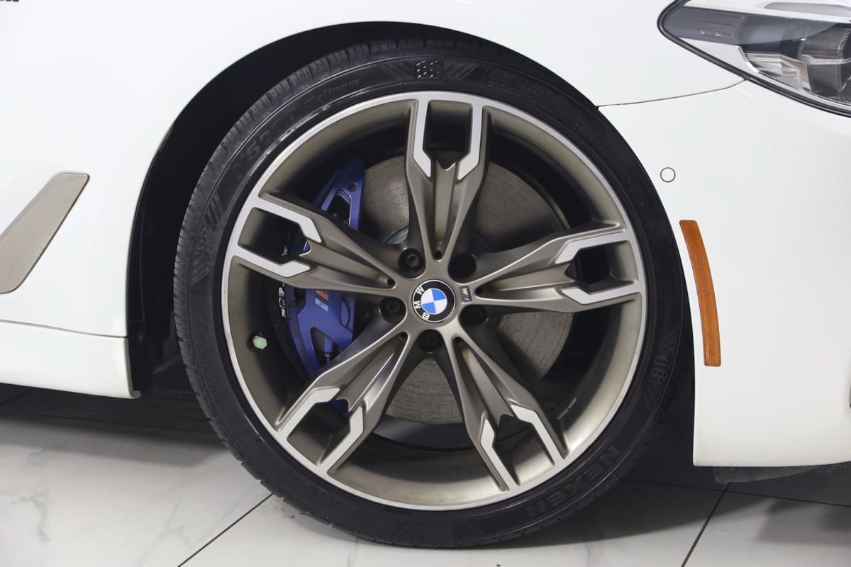 Used 2018 BMW M550i xDrive AWD/4WD image 16