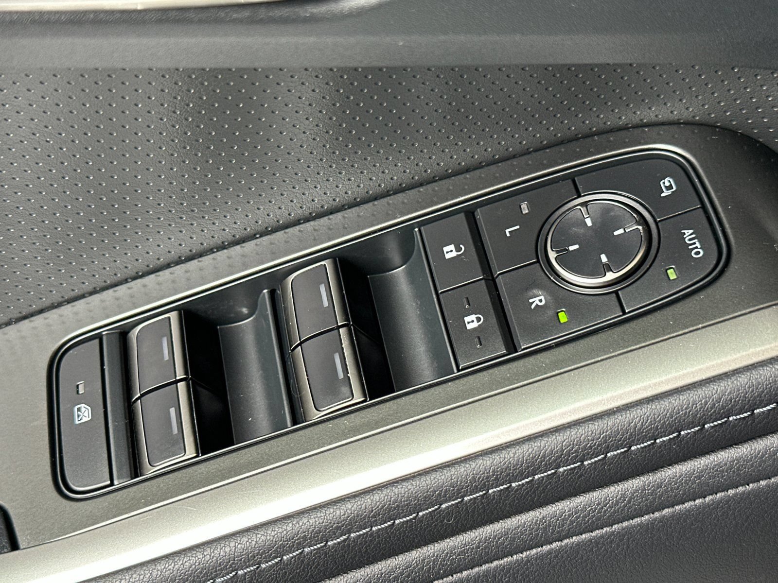 Used 2024 Lexus GX 550 w/ Cold Area Package AWD/4WD image 12