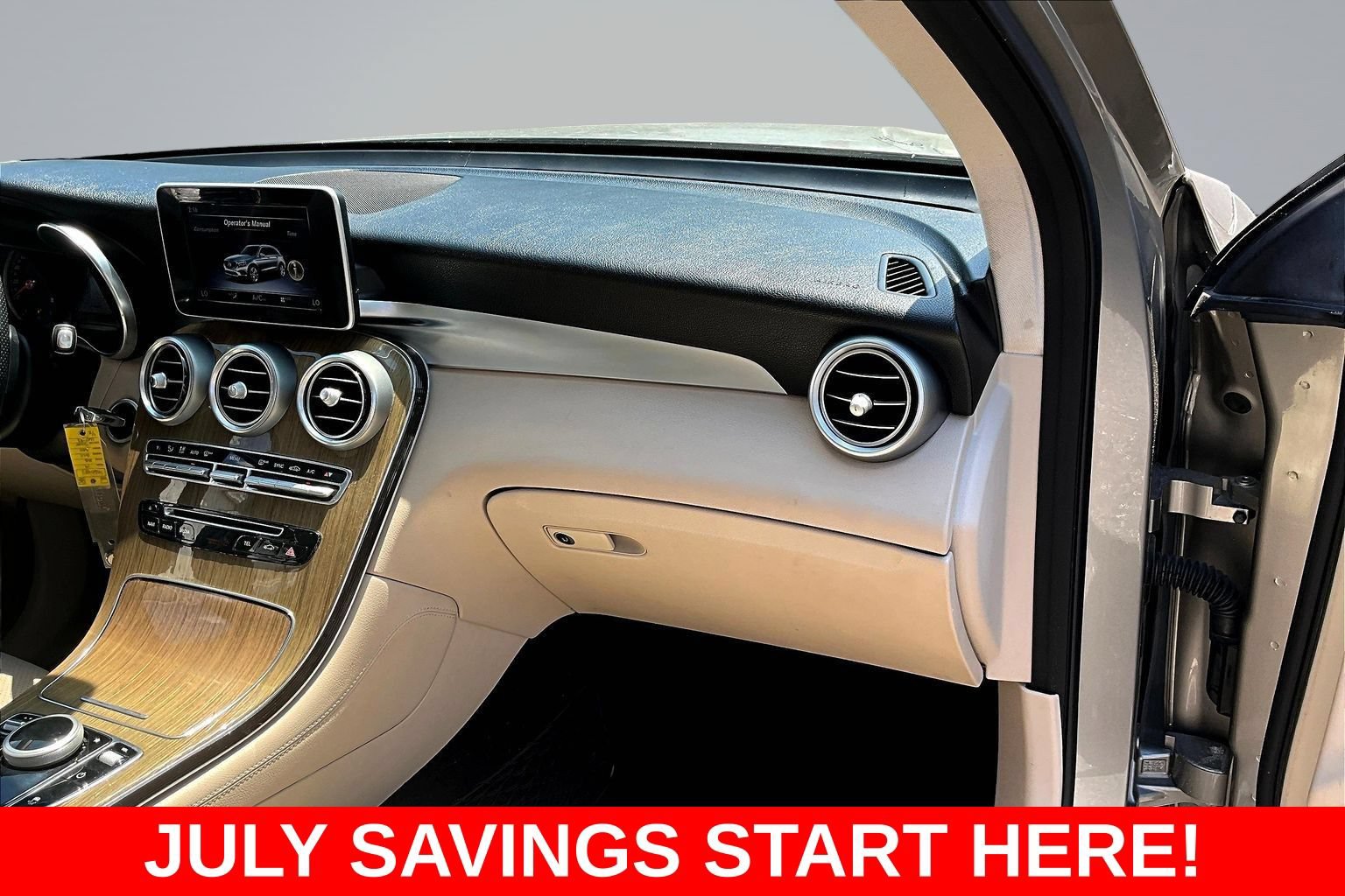 Used 2019 Mercedes-Benz GLC 300 4MATIC w/ Premium Package image 32