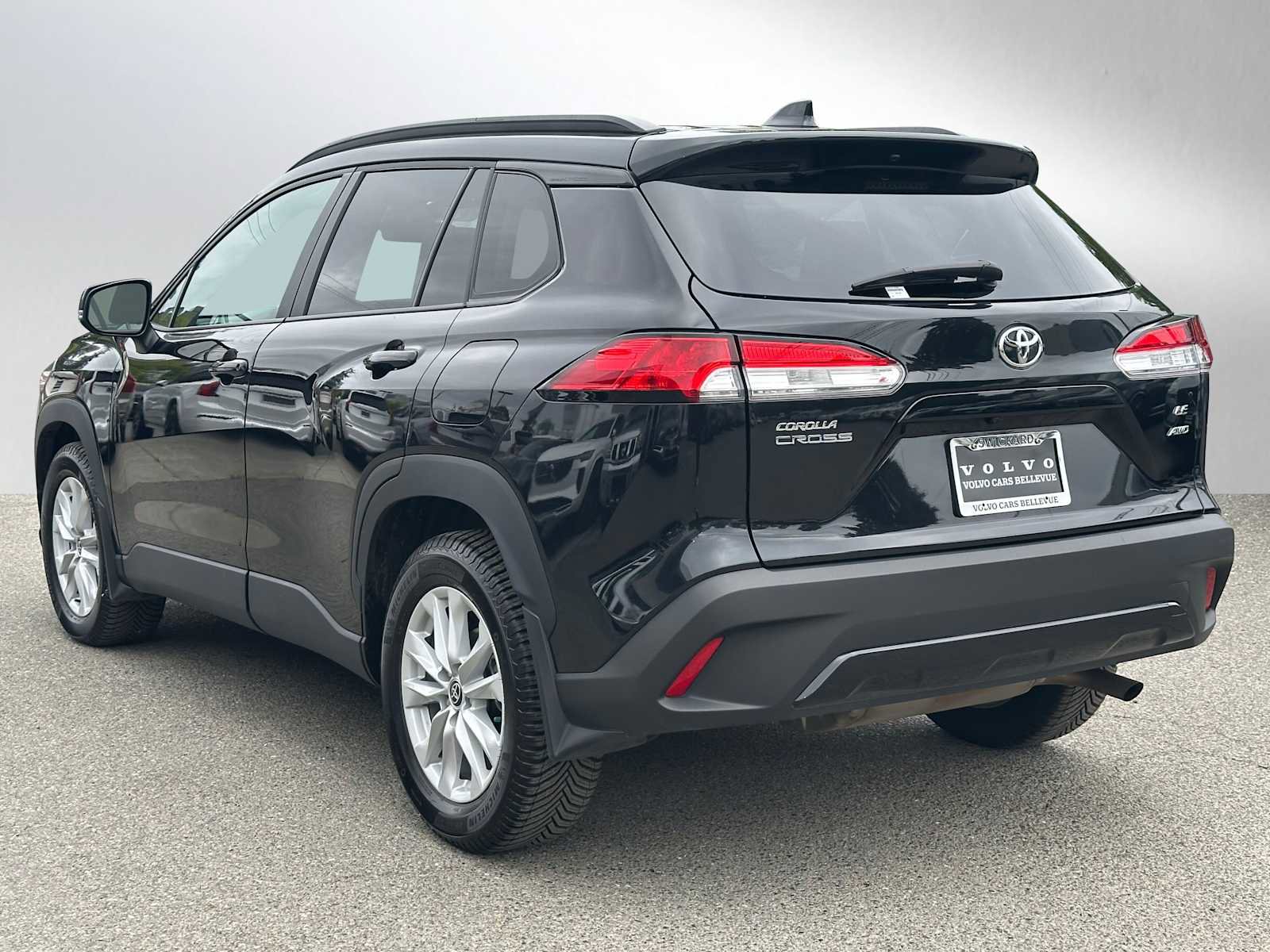 Used 2022 Toyota Corolla Cross LE AWD/4WD image 5