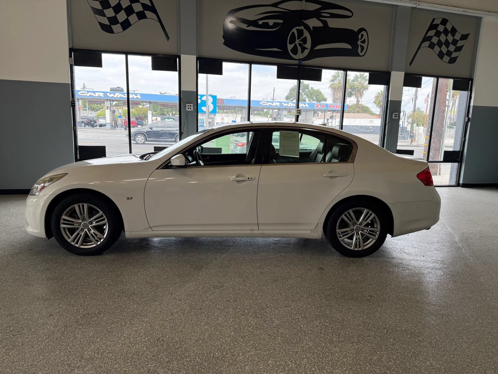 Used 2015 INFINITI Q40 w/ Navigation Package RWD image 4