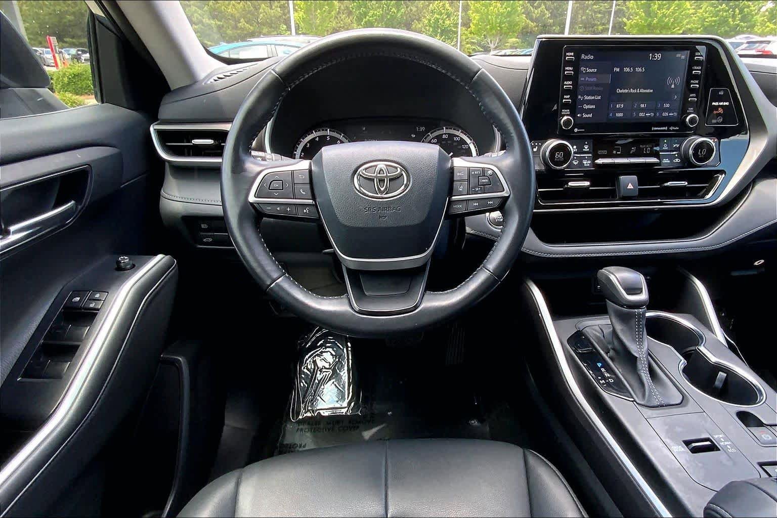 Used 2022 Toyota Highlander XLE FWD image 6