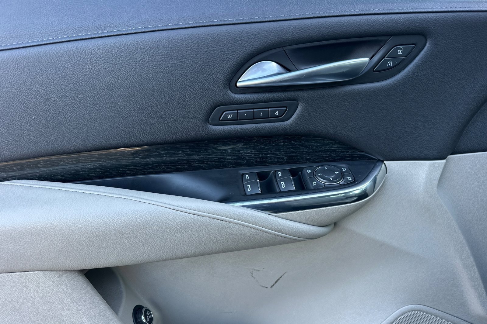 Used 2023 Cadillac XT4 Premium Luxury image 10