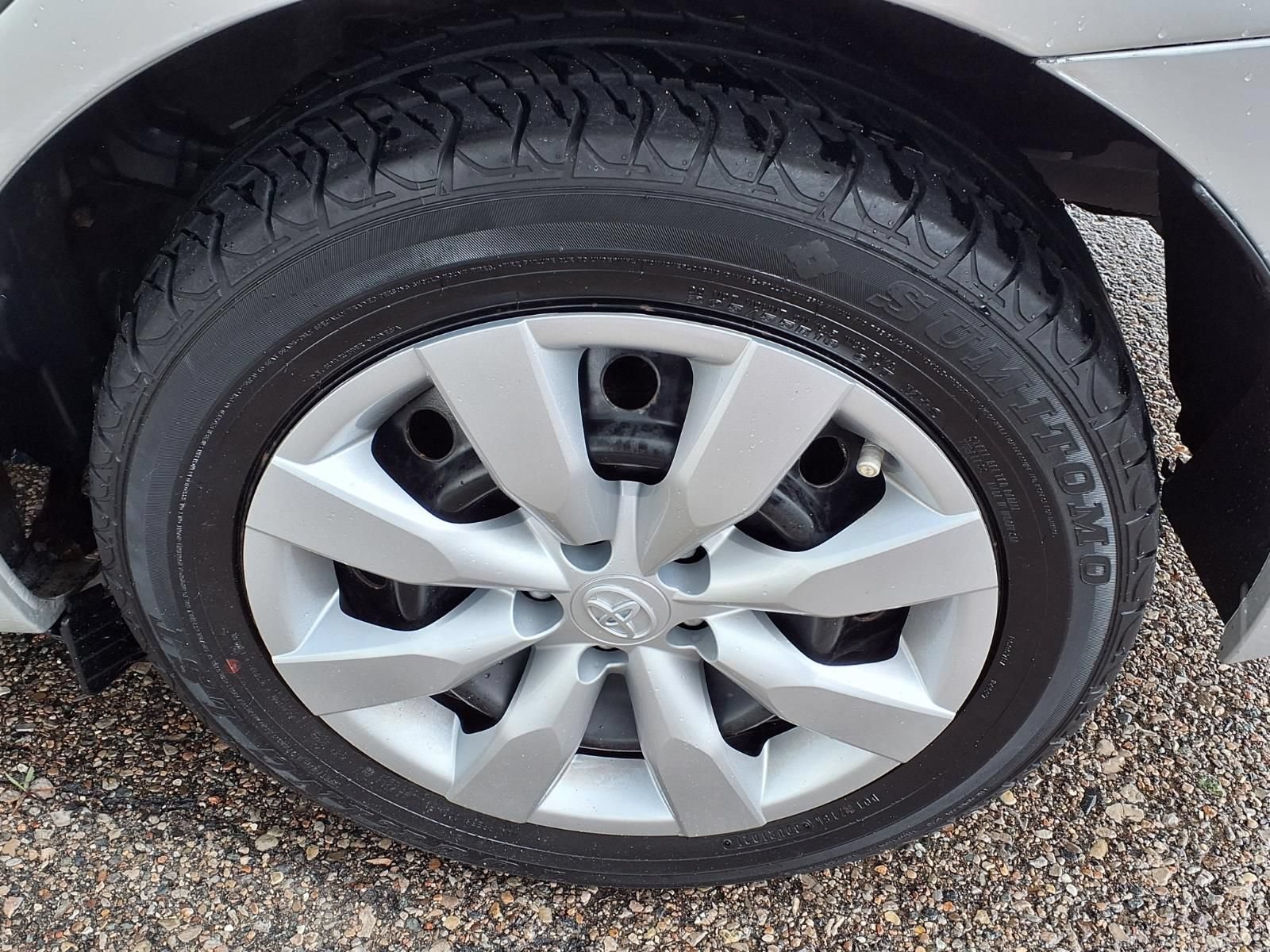 Used 2015 Toyota Corolla LE FWD image 9