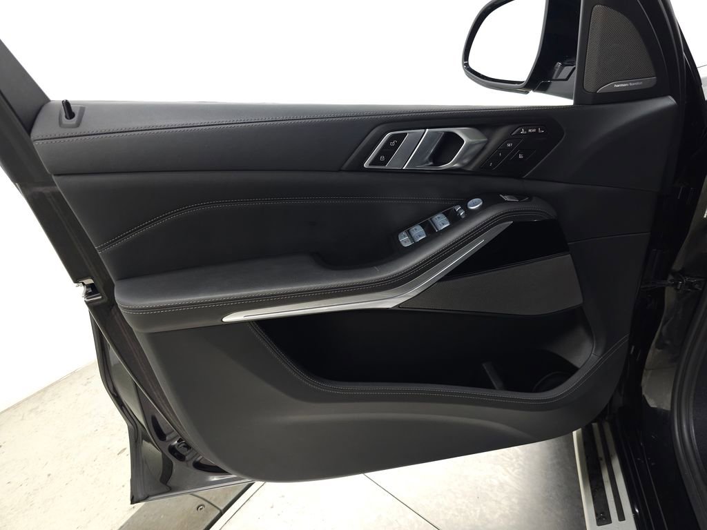 Used 2023 BMW X7 xDrive40i w/ M Sport Package AWD/4WD image 15