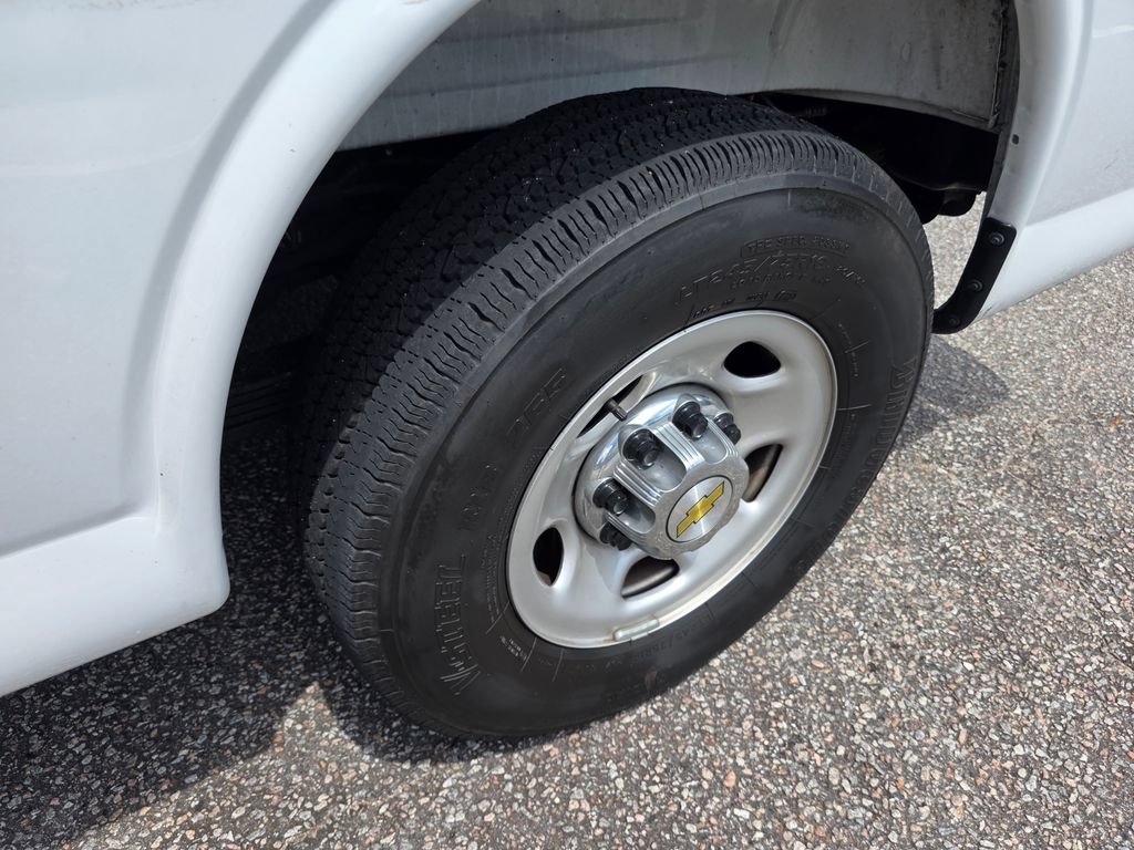 Used 2025 Chevrolet Express 3500 LT w/ LT Preferred Equipment Group RWD image 24